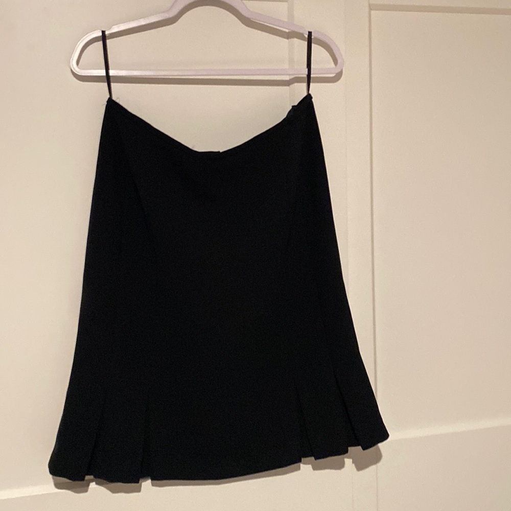 Women’s size 10 TAHARI SUIT, navy blue lightly used.